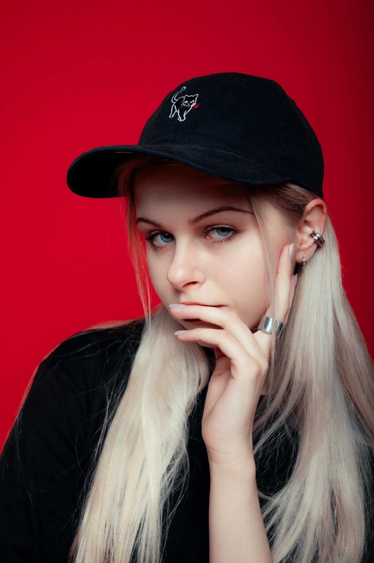 Spider Lily Cat Black Cap