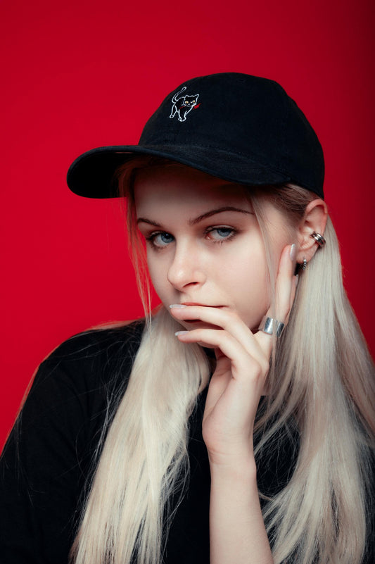 Spider Lily Cat Black Cap
